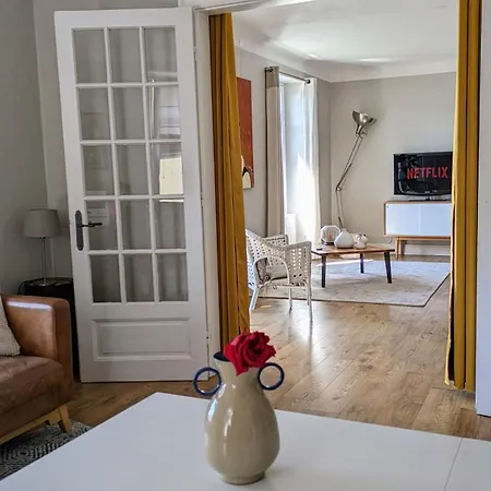 Dans Maison De Maitre